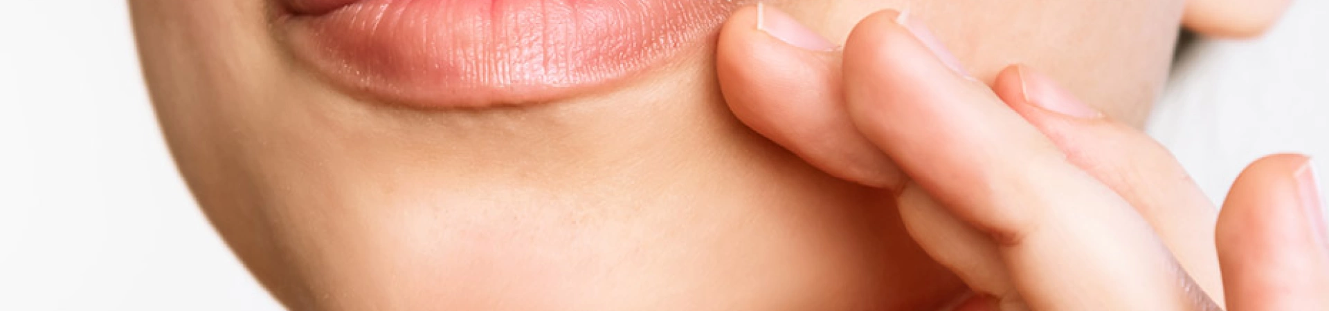 Когда спадает отечность после увеличения губ?