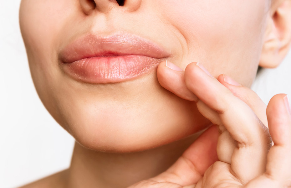 Когда спадает отечность после увеличения губ?