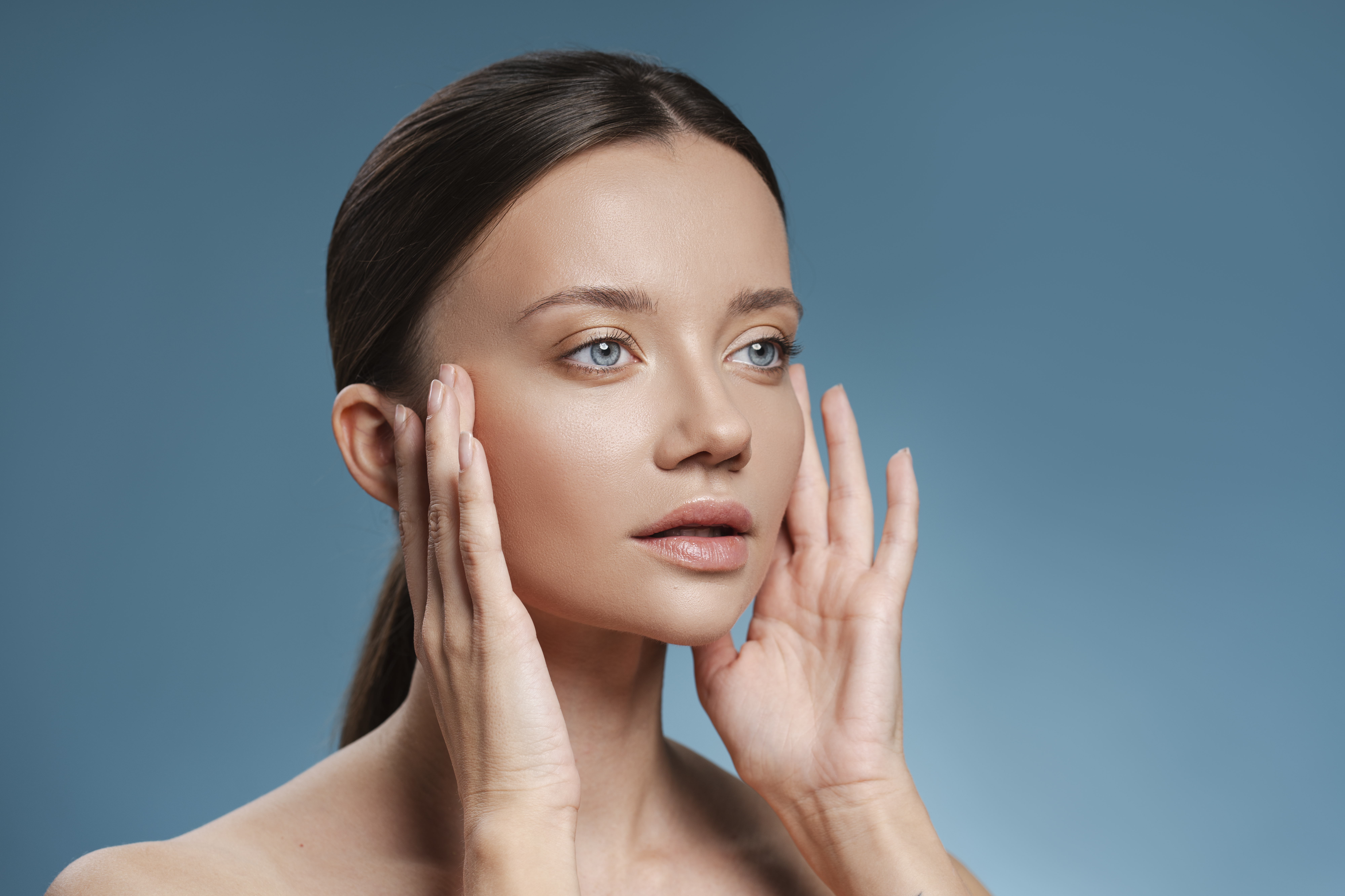 Контурная пластика лица: что это и как проводится?